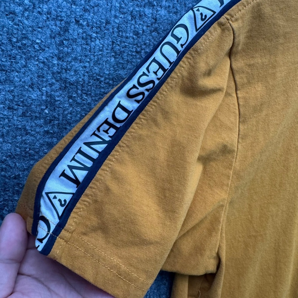 Guess T-Shirt Men's Size M Mustard Yellow Short Sleeve Graphic Logo Tee Casual‎ - Picture 12 of 13